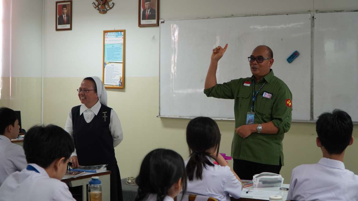 KUNJUNGAN TAMU SMP PL DOMENICO SAVIO SEMARANG